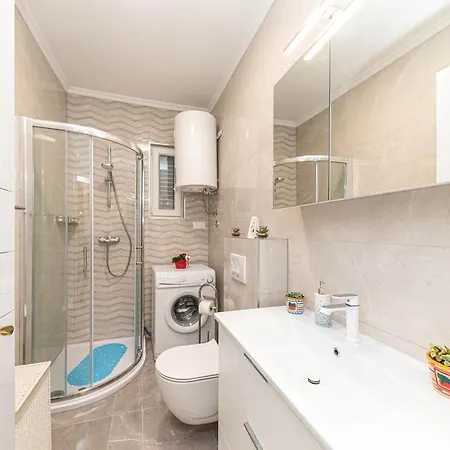 Astrid 5 M From Vinišće