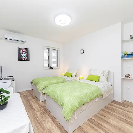 Apartament Astrid 5 M From *