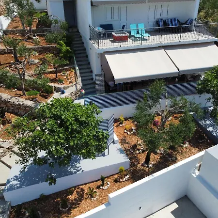 Astrid 5 M From Apartment Vinisce