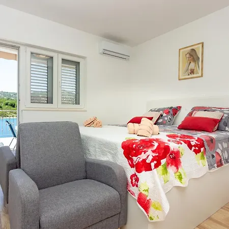 Appartement Astrid 5 M From
