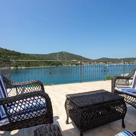 Astrid 5 M From Appartamento *