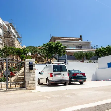 Astrid 5 M From Appartamento *