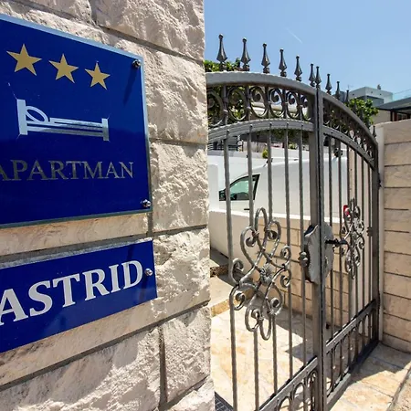 Appartement Astrid 5 M From *