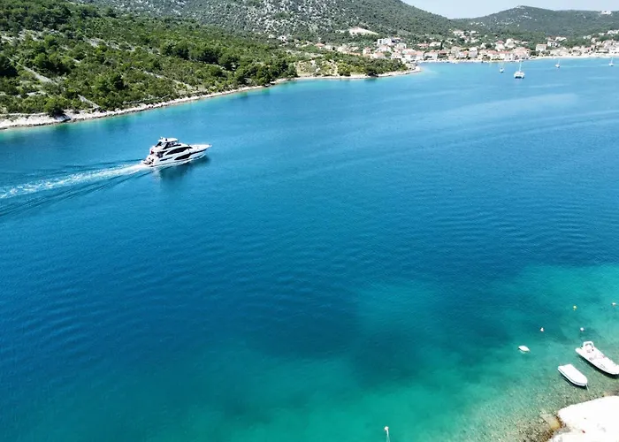 Astrid 5 M From Appartamento *