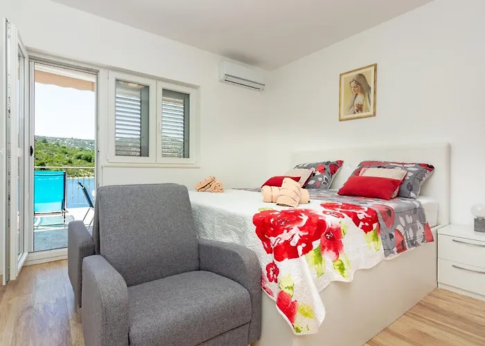 Appartamento Astrid 5 M From